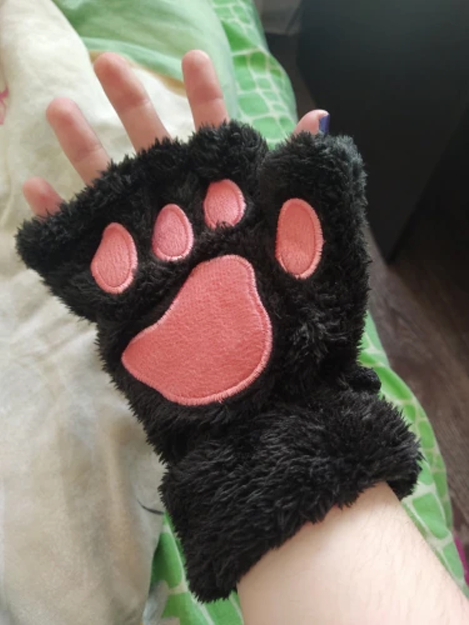 rv1 - Cat Paw Gloves