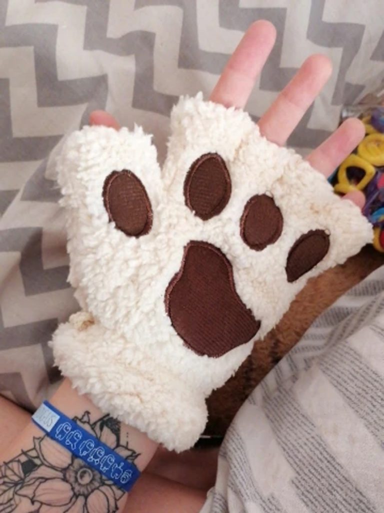 rv3 - Cat Paw Gloves
